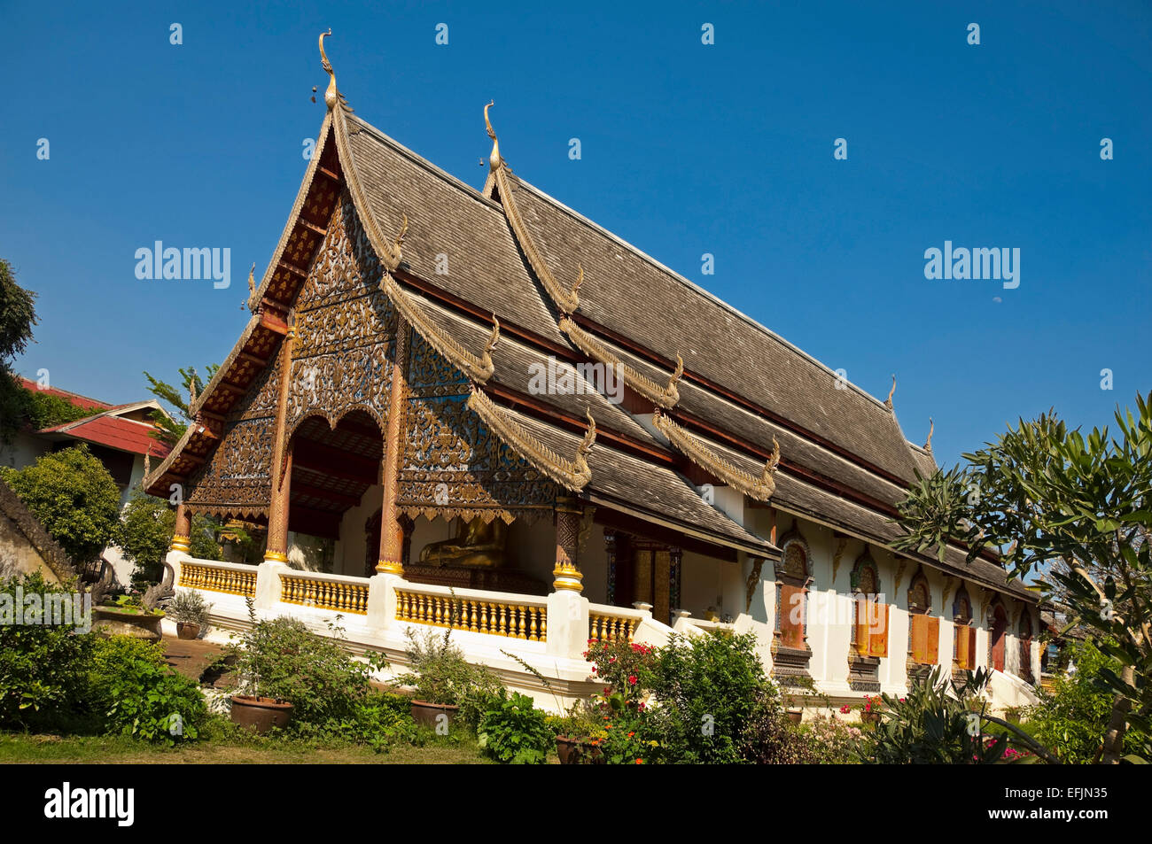 Vue horizontale de la Wat Chiang Mun, le plus vieux temple de Chiang Mai, Thaïlande Banque D'Images