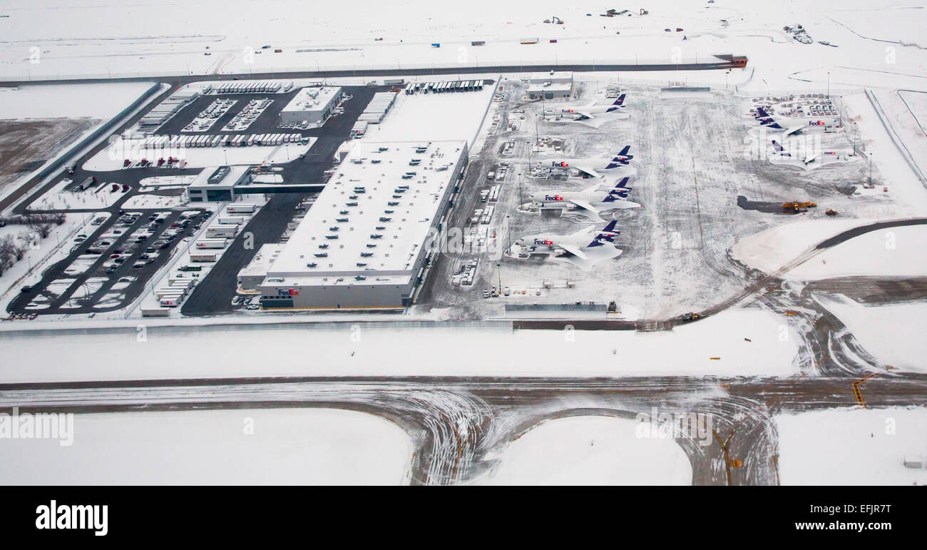 Chicago, Illinois - FedEx jets sur le sol à l'installation de fret de l'entreprise à l'aéroport international O'Hare. Banque D'Images