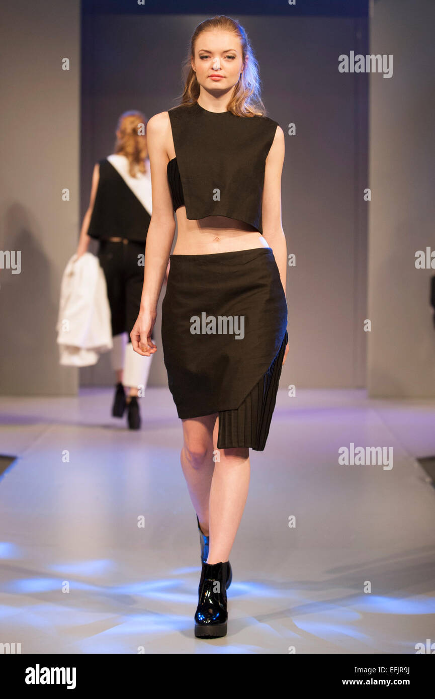 Porter des modèles lors de la conception des rues défilé Shopstyle Vêtements à Show Live 2014, NEC de Birmingham, Royaume-Uni. Banque D'Images