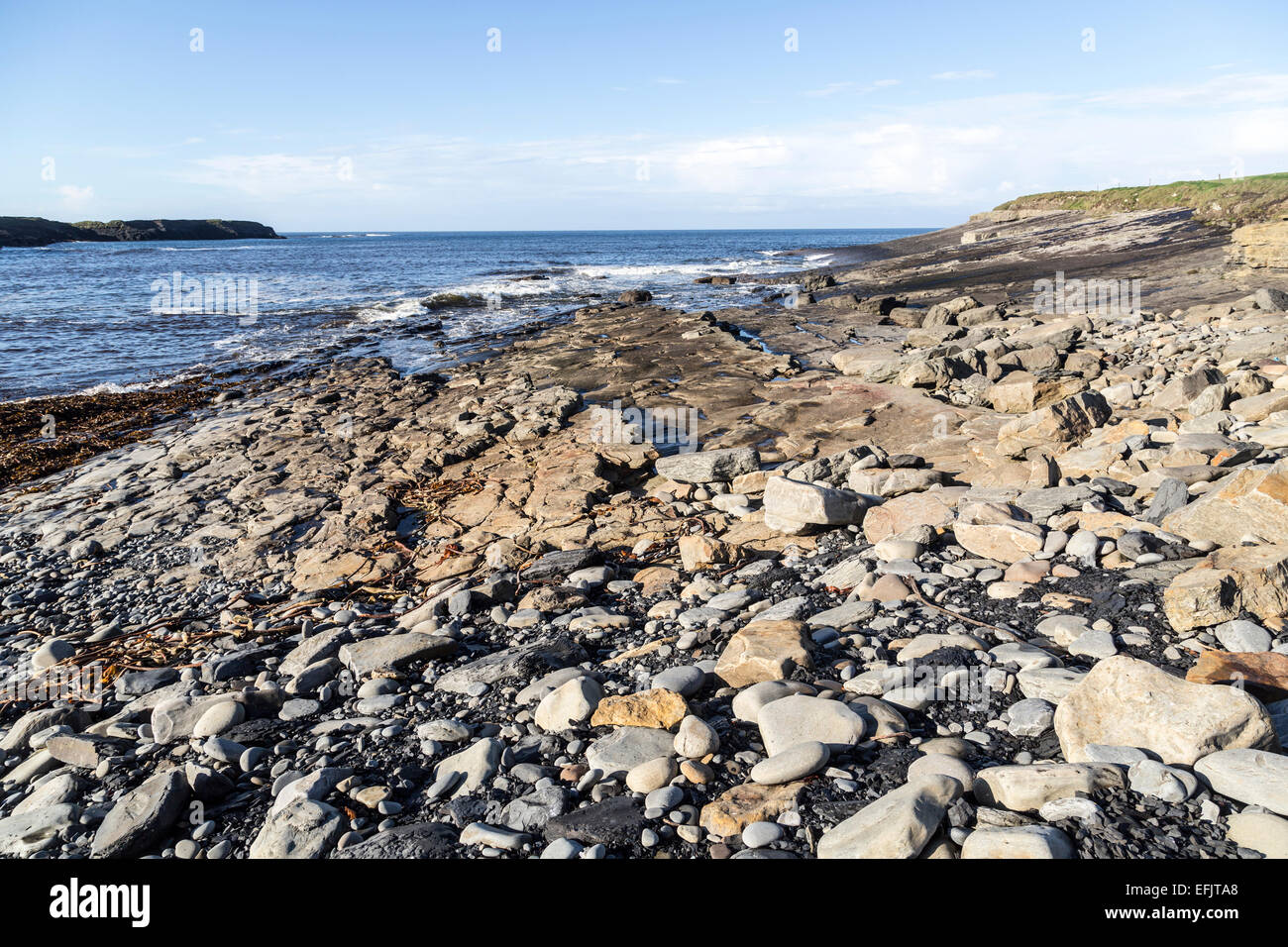 Galets altérés sur plage, Mal Bay, comté de Clare, Irlande Banque D'Images