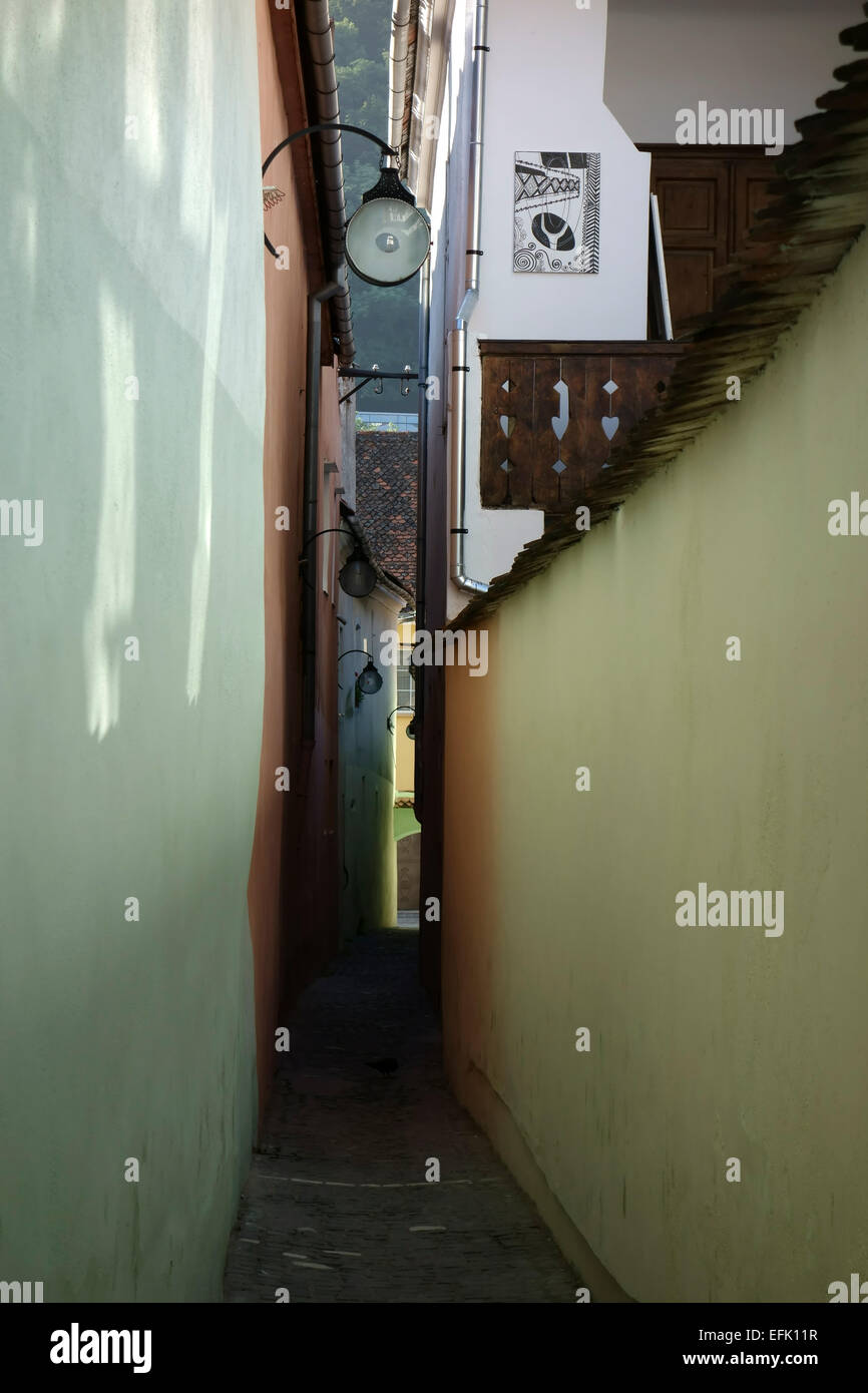 La rue Strada Sforii ou corde, l'un de l'Europe est le plus étroit des rues, Brasov, Roumanie Banque D'Images