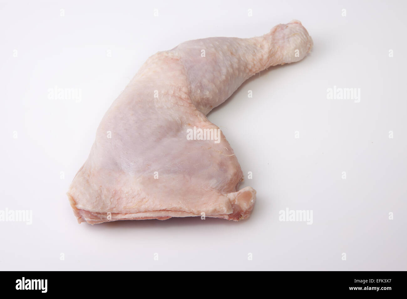 Cuisse de poulet ou une jambe isolée sur fond blanc Banque D'Images