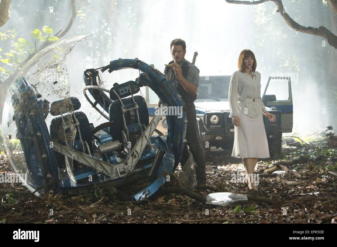 JURASSIC WORLD 2015 Universal Pictures film avec Bryce Dallas Howard et Chris Pratt Banque D'Images