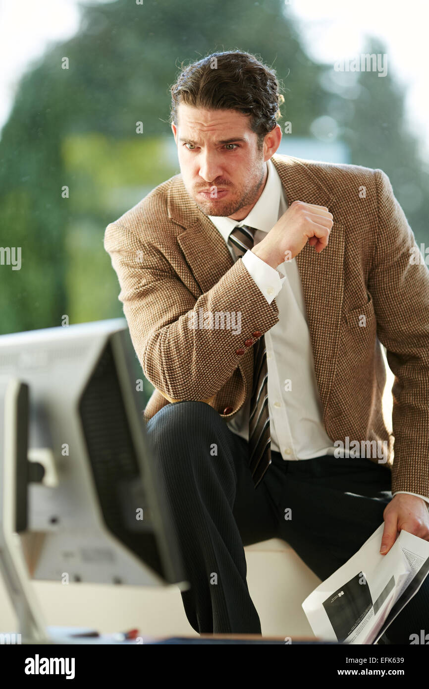 L'homme stressé au travail Banque D'Images