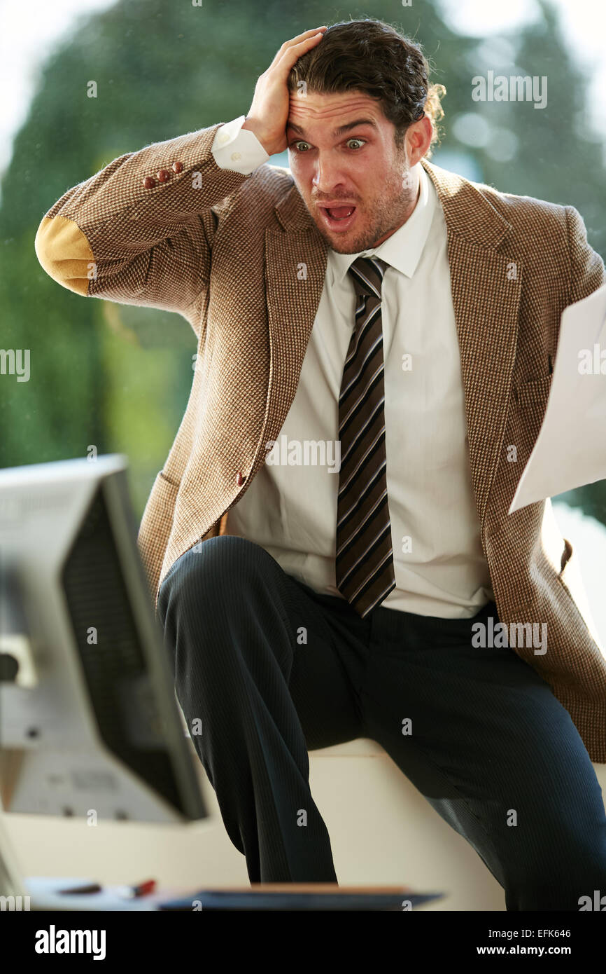 L'homme stressé au travail Banque D'Images