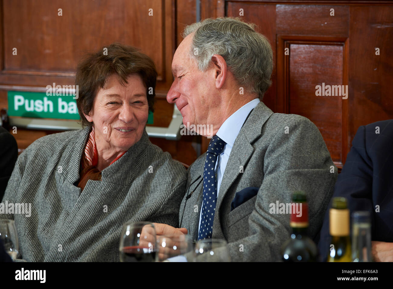 Bridget RILEY - Artiste de l'année à l'ancien de l'année 2015 et Michael Buerk Banque D'Images