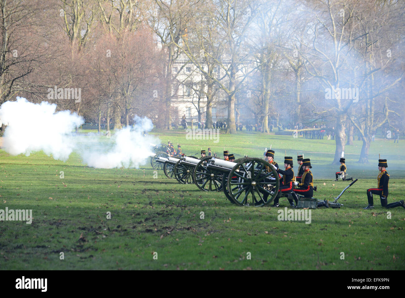 Green Park, London, UK. 6e février 2015. Une salve de 41 a lieu dans Green Park par les troupes du roi Royal Horse Artillery pour marquer l'accession de la reine Elizabeth Day en 1952. Crédit : Matthieu Chattle/Alamy Live News Banque D'Images