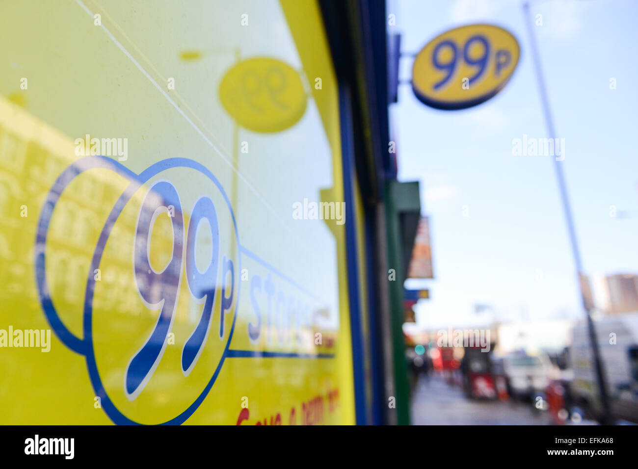 Finsbury Park, Londres, UK. 6e février 2015. Poundland détaillant le budget prévoit acheter rival 99p stores, sous réserve de l'approbation. Crédit : Matthieu Chattle/Alamy Live News Banque D'Images