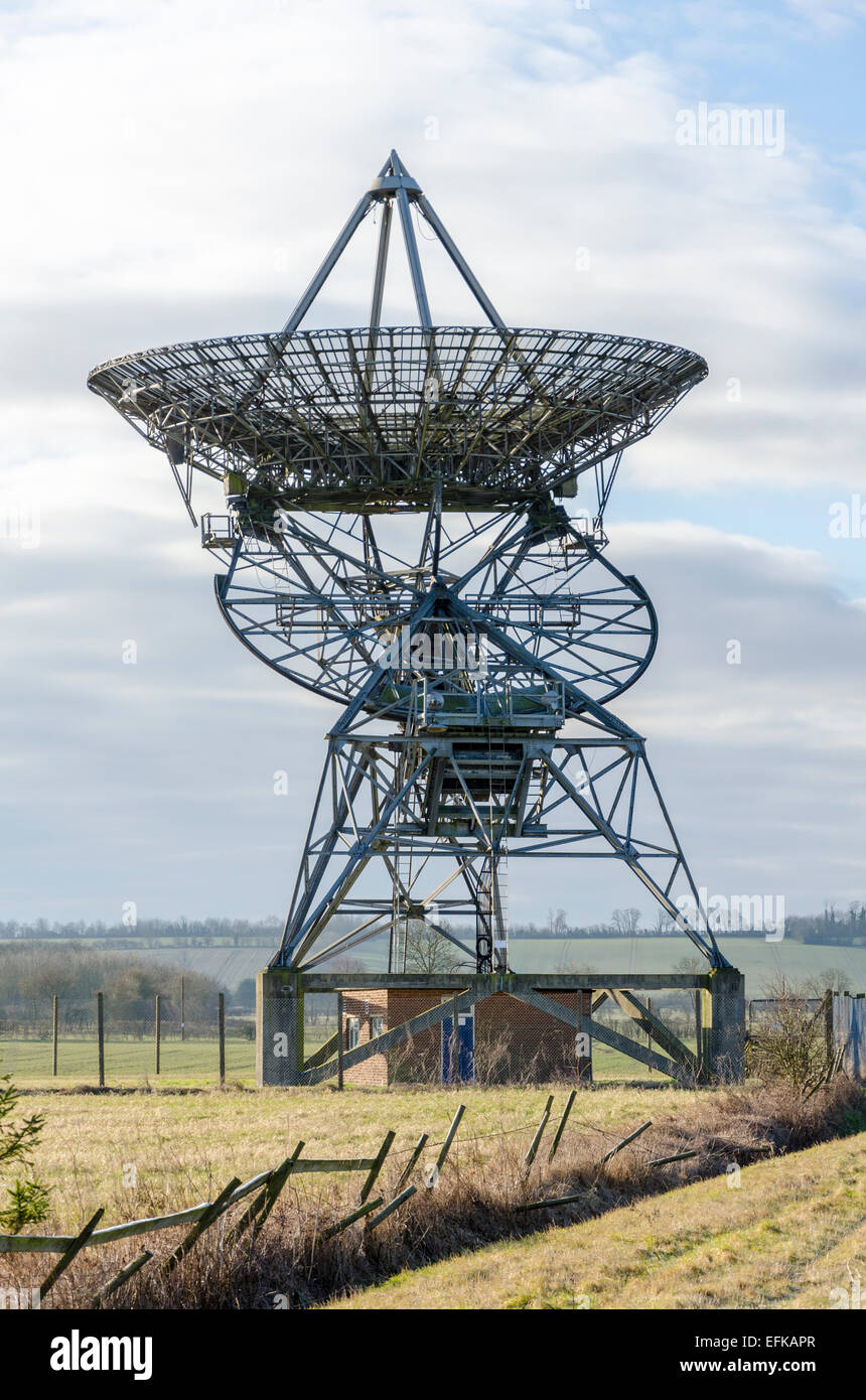 Une antenne de l'One-Mile Telescope à l'Observatoire de Radioastronomie Mullard radio télescopes, Cambridge Banque D'Images