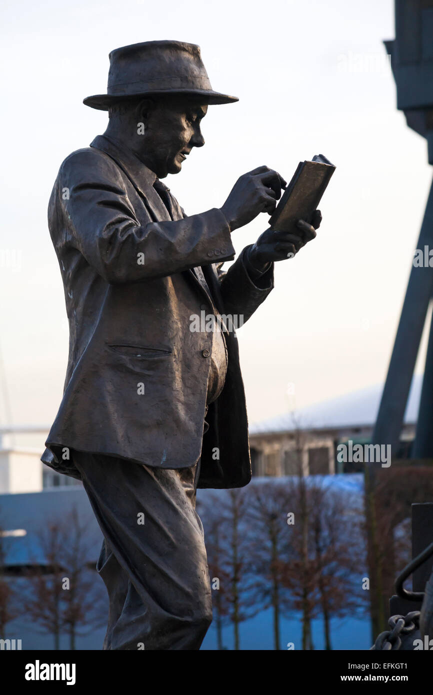 Une partie de la Statue de dockers par les Johnson à l'entrée du parc des expositions ExCel, Londres Banque D'Images