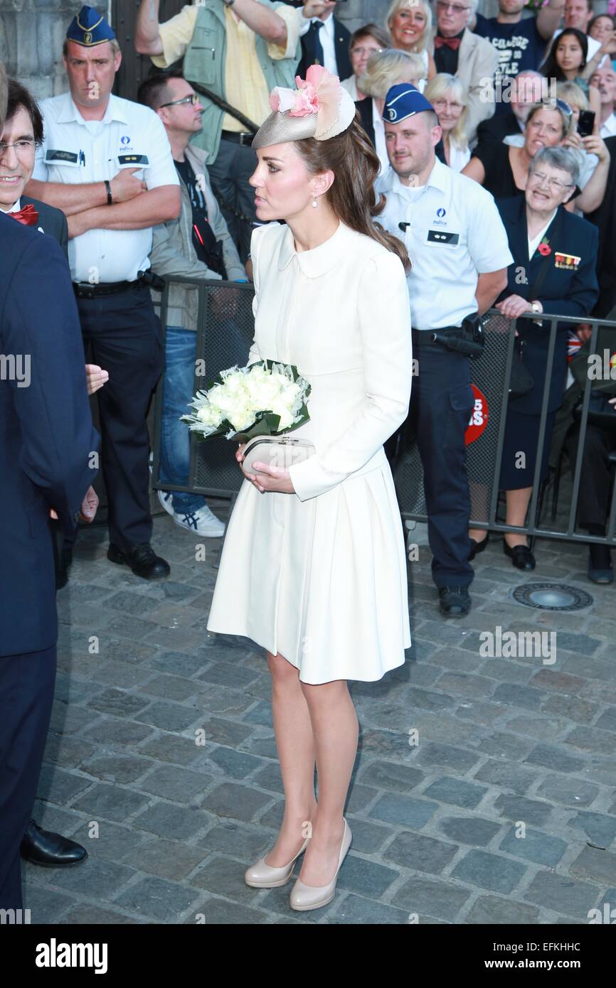 Le duc et la duchesse de Cambridge, le Prince William et Catherine et le prince Harry visiter Mons town hall à l'occasion de la commémoration du centenaire de la Première Guerre mondiale. Avec : Catherine Middleton,Duches de Cambridge où : Mons, France Quand : 04 A Banque D'Images