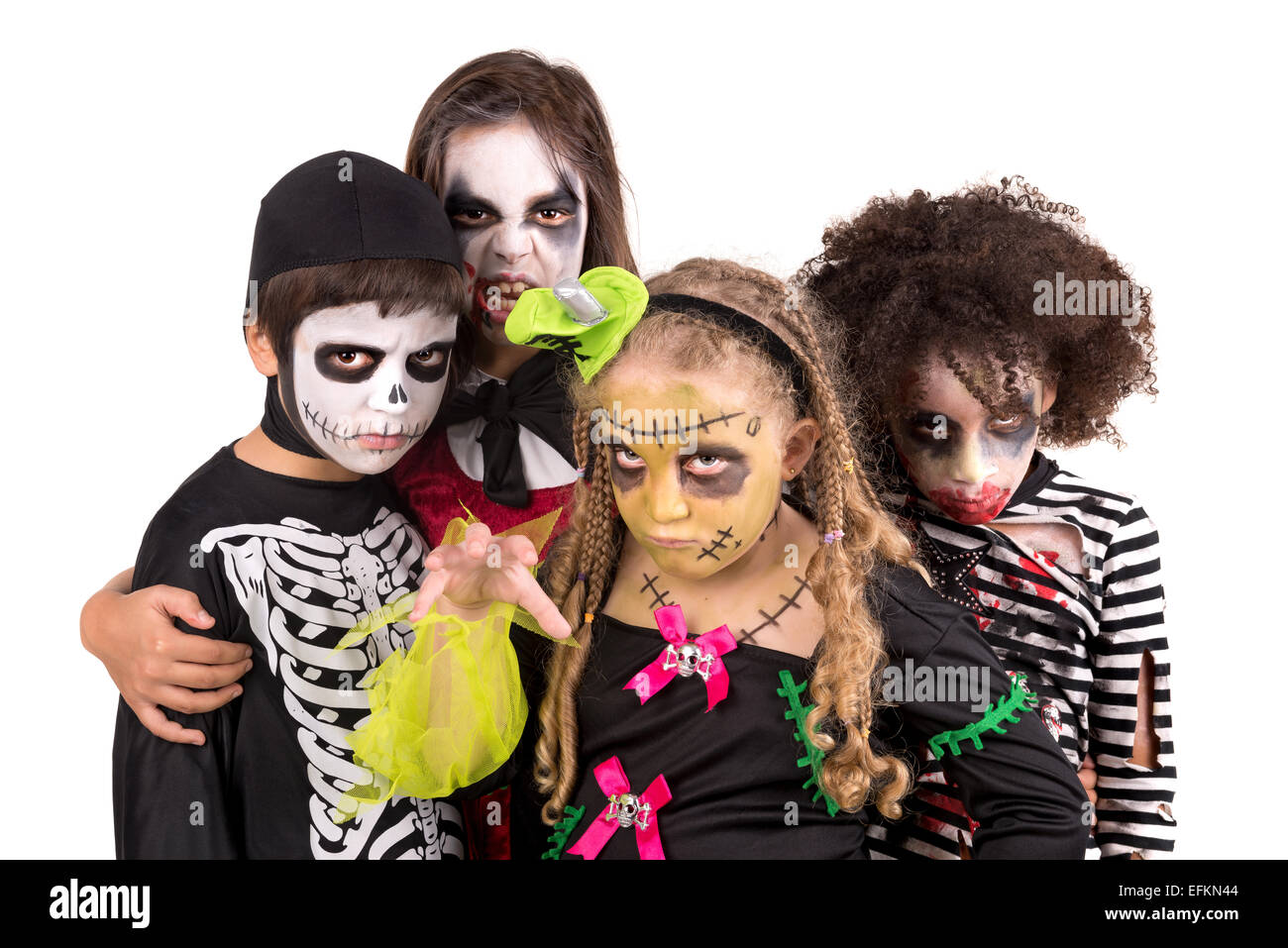 Les enfants face à la peinture et les costumes de Halloween isolé dans White Banque D'Images