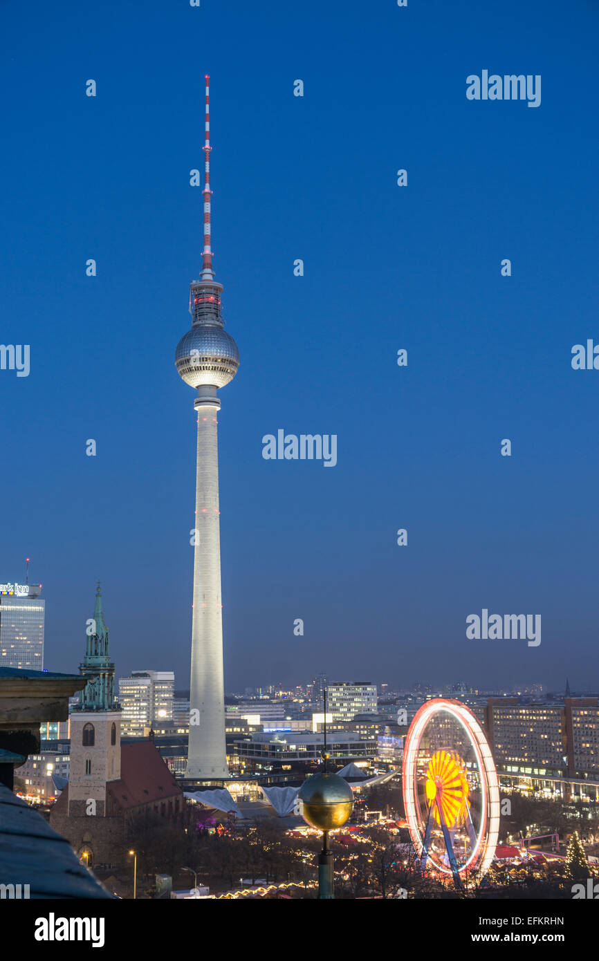 Vue depuis le toit du Dôme, Alex TV Tower, Grande Roue, Marché de Noël, Berlin, Allemagne Banque D'Images