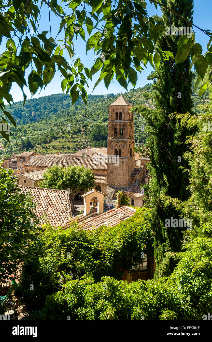 Village de Moustiers Ste Marie, Alpes de Haute Provence, Parc Naturel Régional du Verdon, ( Labellisé Les Plus Beaux Villages de France ) Banque D'Images