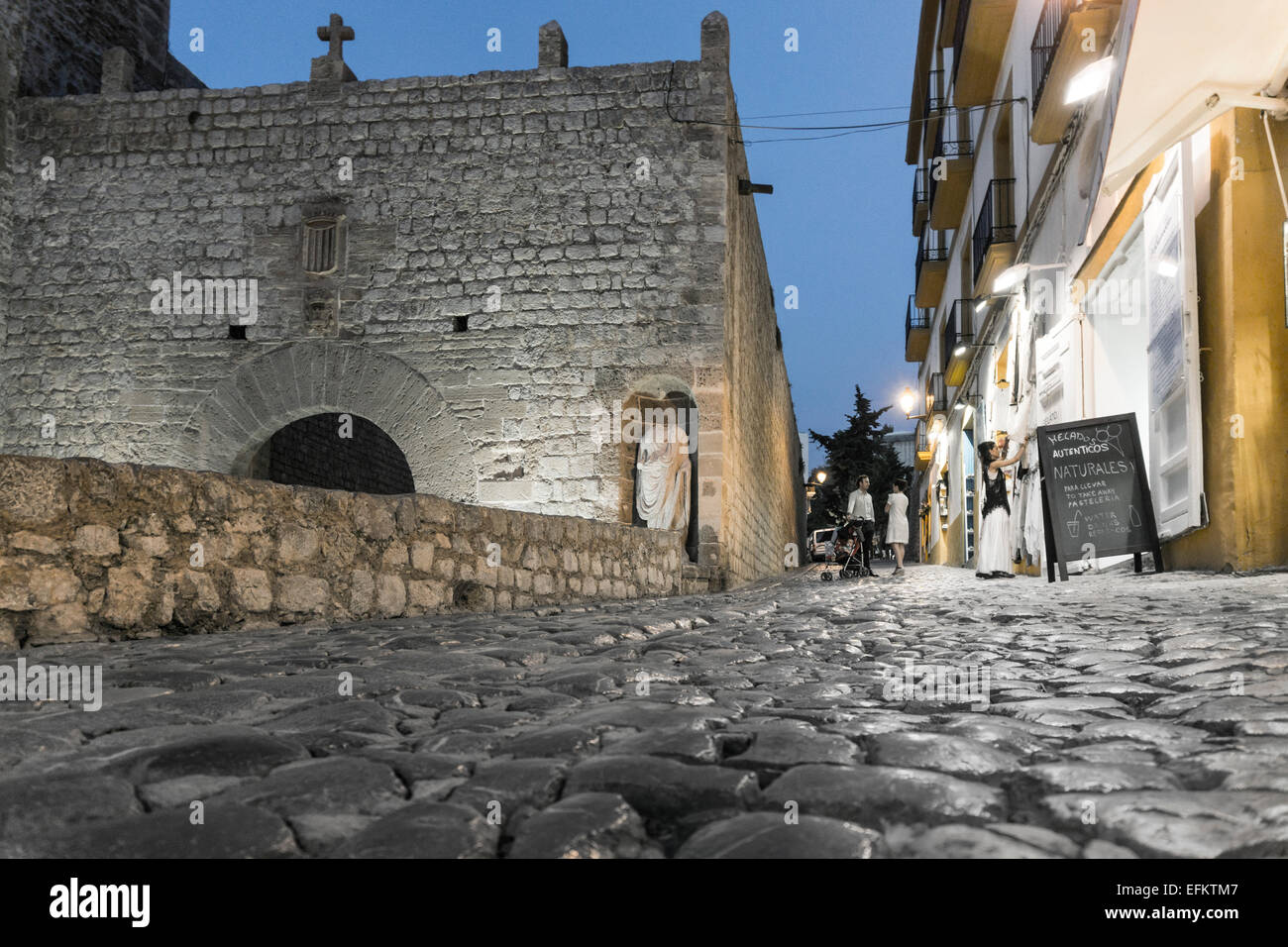 Dalt Vila, pavés, magasins, Ibiza, Espagne Banque D'Images