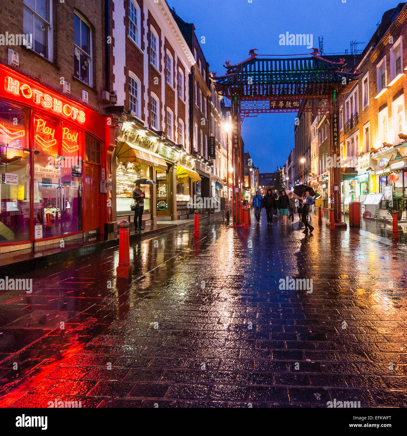China Town , Gerrard Street, à la Pluie, Londres, UK Banque D'Images