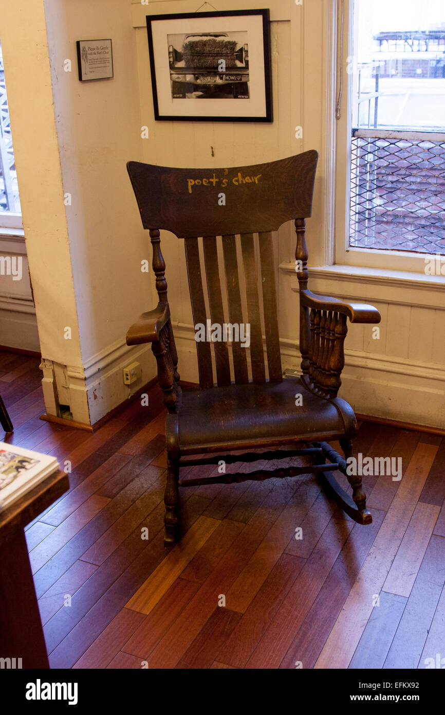 Dans City Lights Bookstore à North Beach, San Francisco, Californie. Banque D'Images