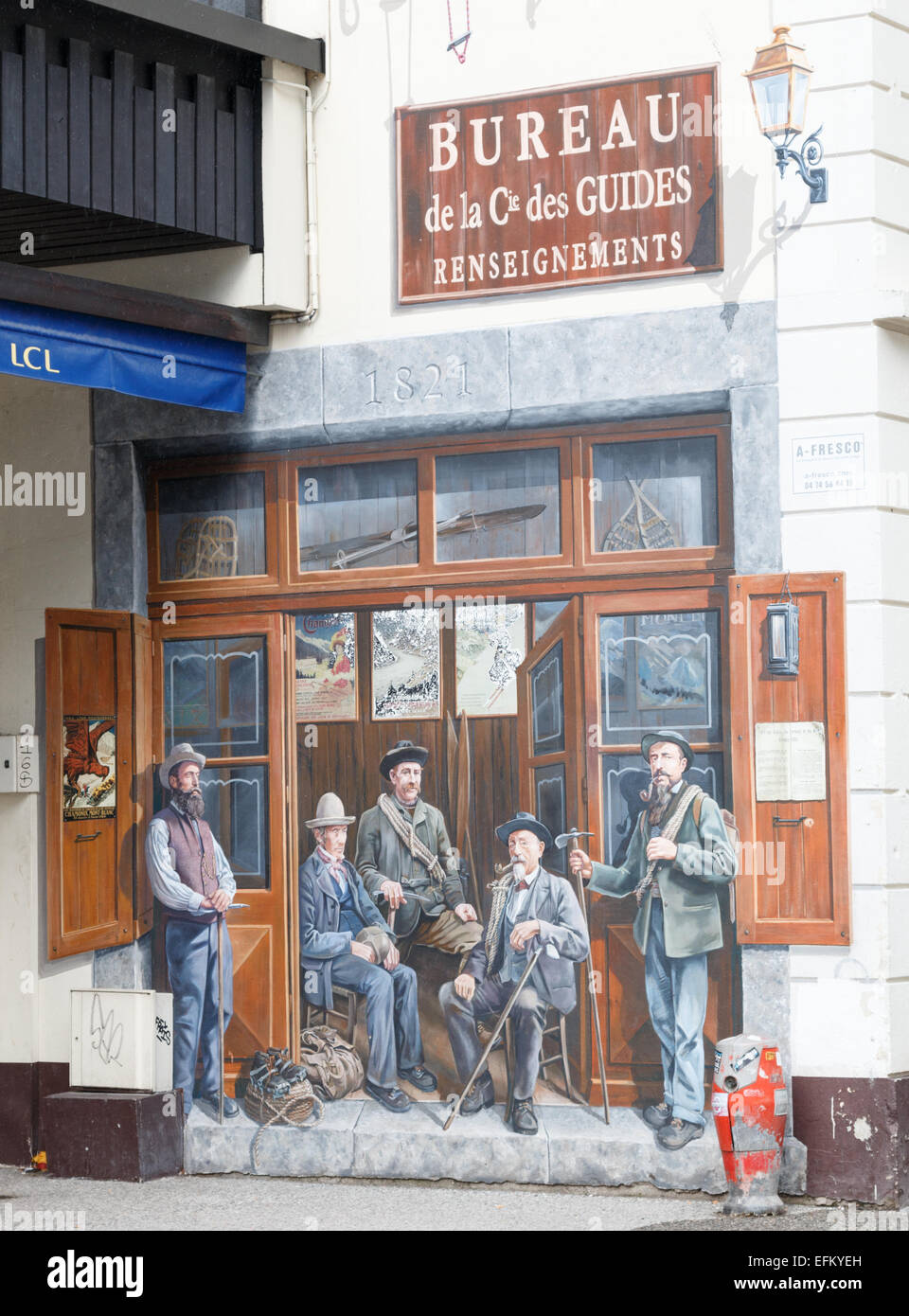 Fresque peinte sur le mur d'un bâtiment à Chamonix Chamonix guides de montagne célèbre la ' la Compagnie des Guides". Banque D'Images