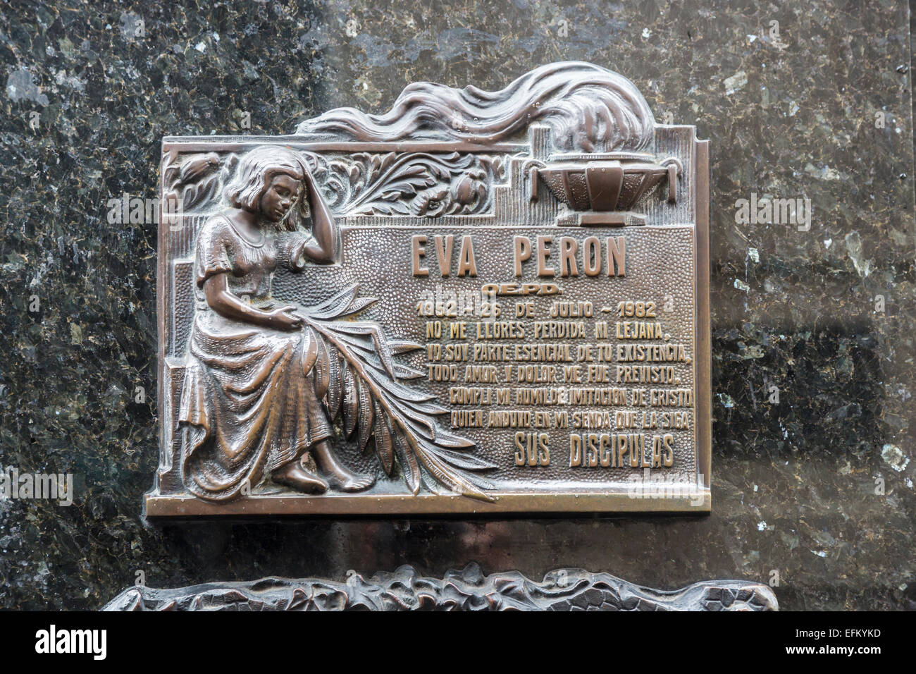 La célèbre famille Duarte (Familia Duarte) et mausolée de culte au cimetière de Recoleta, Buenos Aires, Argentine avec Eva Peron (Evita) plaque gravée Banque D'Images