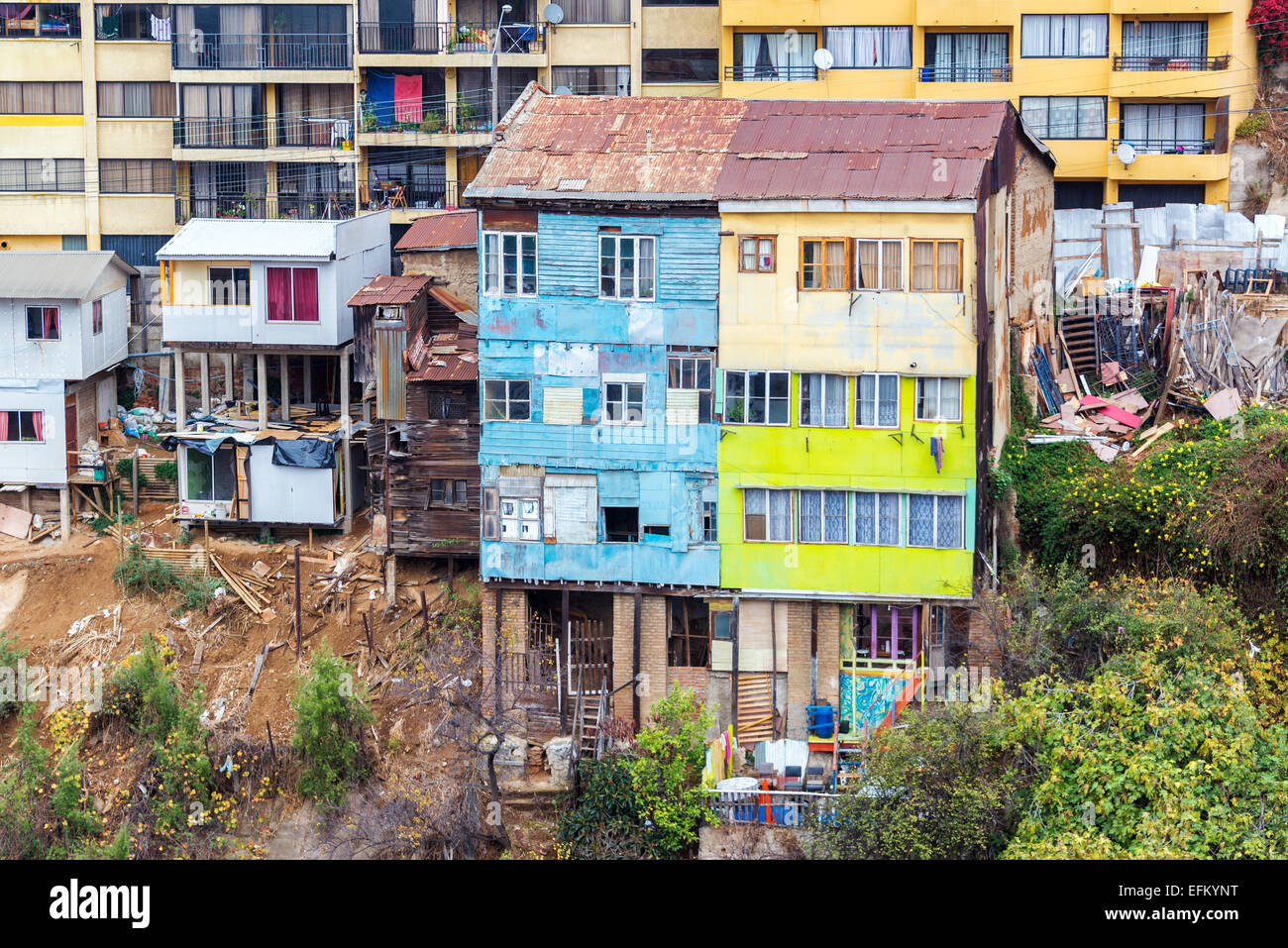 Façades de maisons rustiques à Valparaiso, Chili Banque D'Images