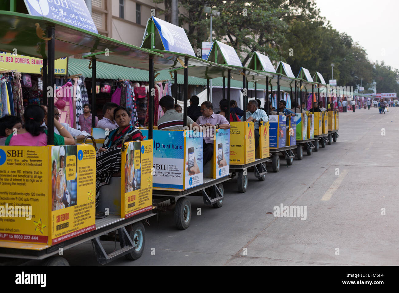 Toy train à Numaish, une exposition industrielle à Hyderabad, Inde Banque D'Images