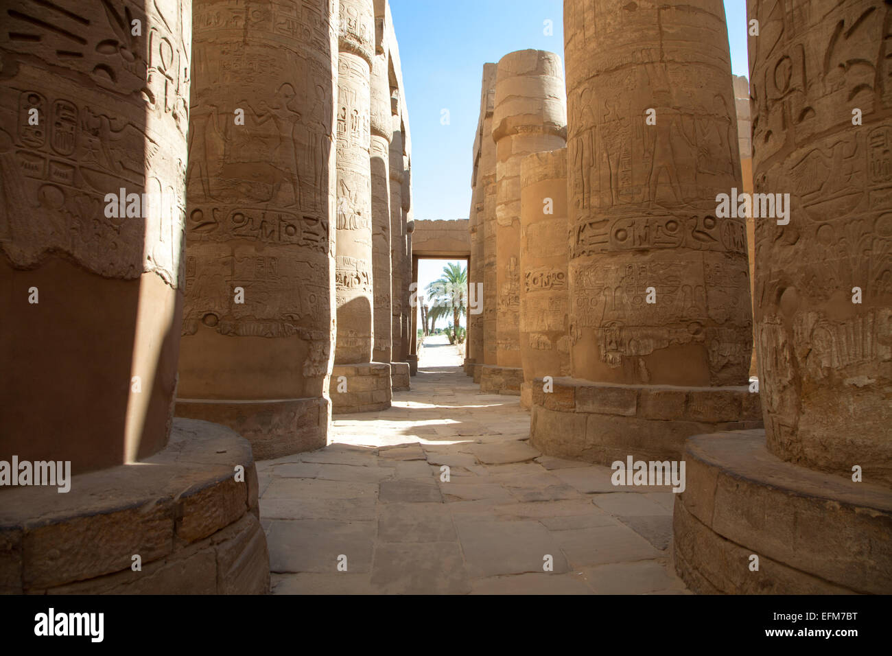 Colonnes dans le temple de Karnak, Egypte Banque D'Images