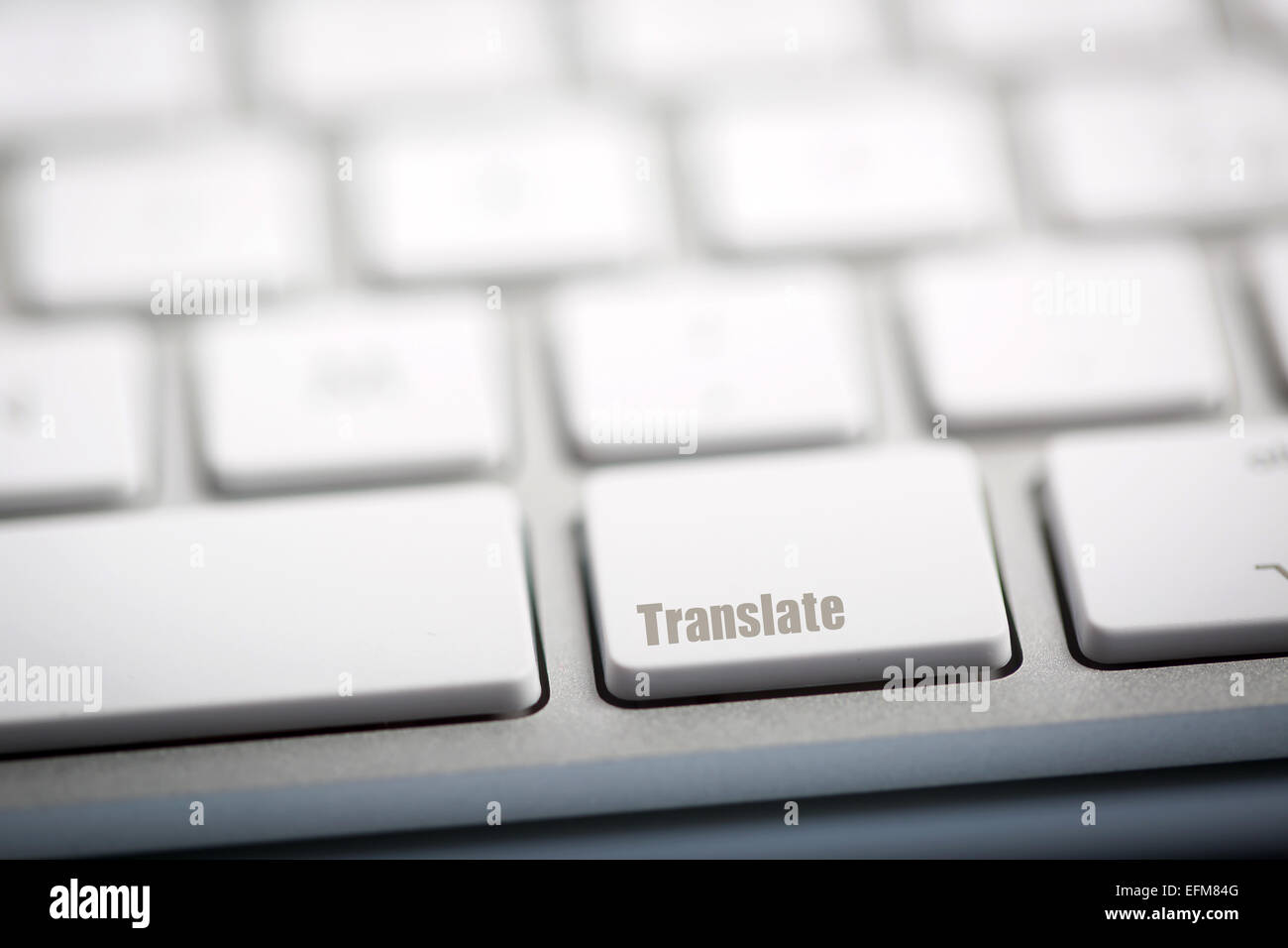 Le mot 'traduire' écrit sur un clavier métallique Banque D'Images