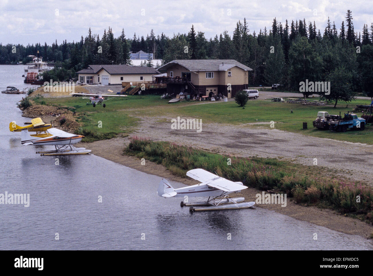 Fairbanks, Alaska, rivière Tanana. Les avions dans votre cour avant : une entrée pour l'atterrissage. Les hydravions dans la rivière Tanana. Banque D'Images