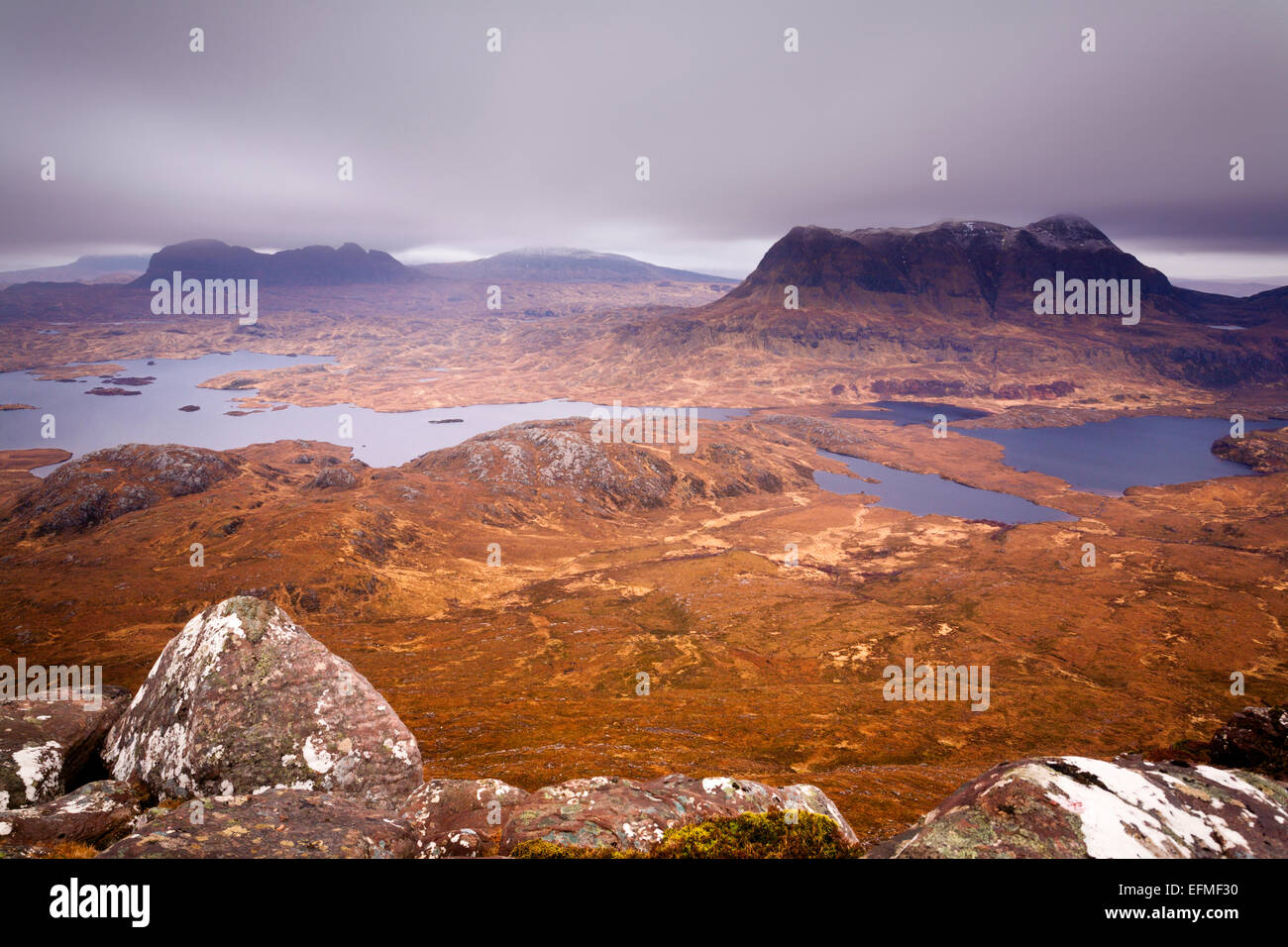 Vue depuis le sommet du Stac Pollaidh, surplombant le majestueux hills Cul Mor et Suilven dans l'Inverpolly Assynt et régions Banque D'Images