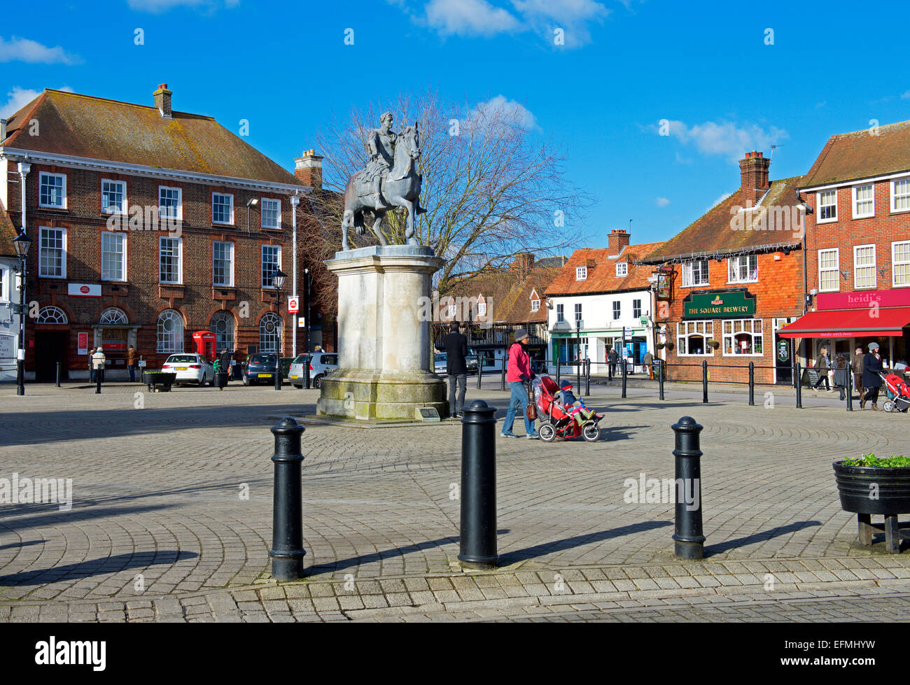 Le square du centre de Petersfield, Hampshire, Angleterre, Royaume-Uni Banque D'Images