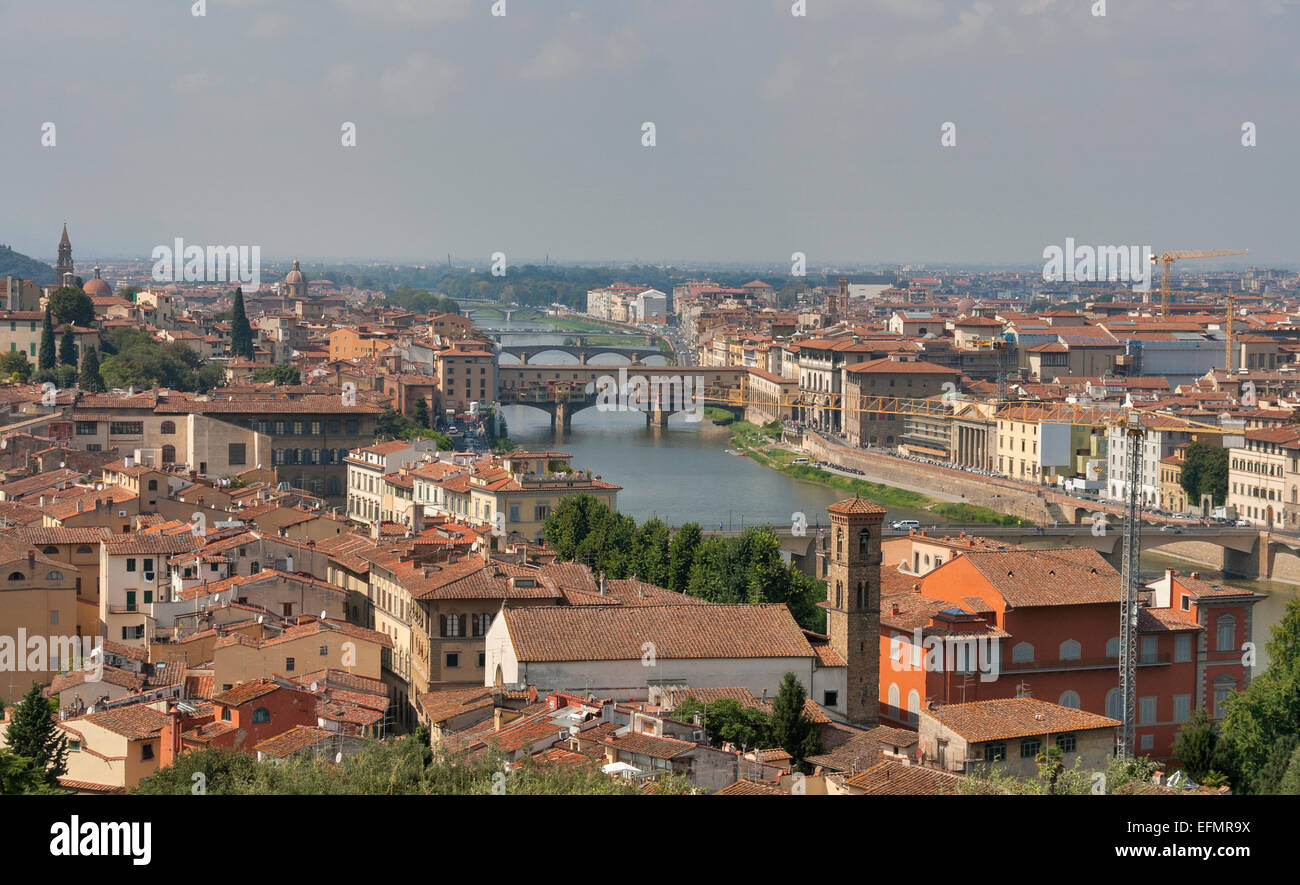 Florence cityscape avec ponts sur l'Arno en Italie Banque D'Images