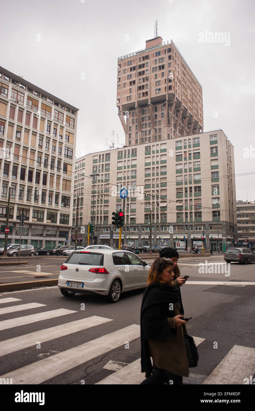 La tour Velasca, gratte-ciel construit en 1950, Milan, Italie Banque D'Images