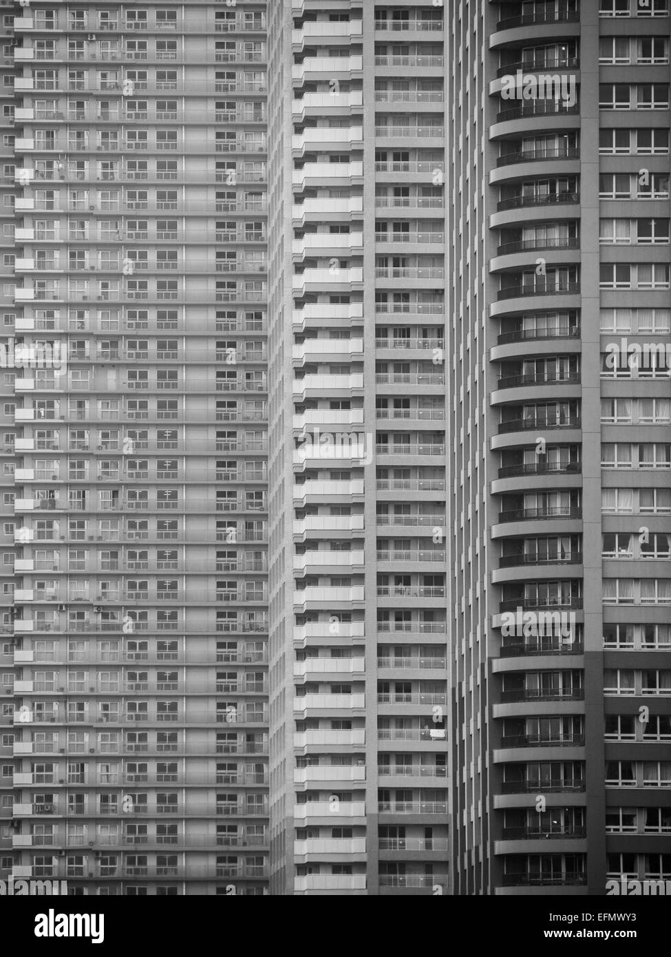 Appartement tours gratte-ciel de Tokyo en noir et blanc Banque D'Images
