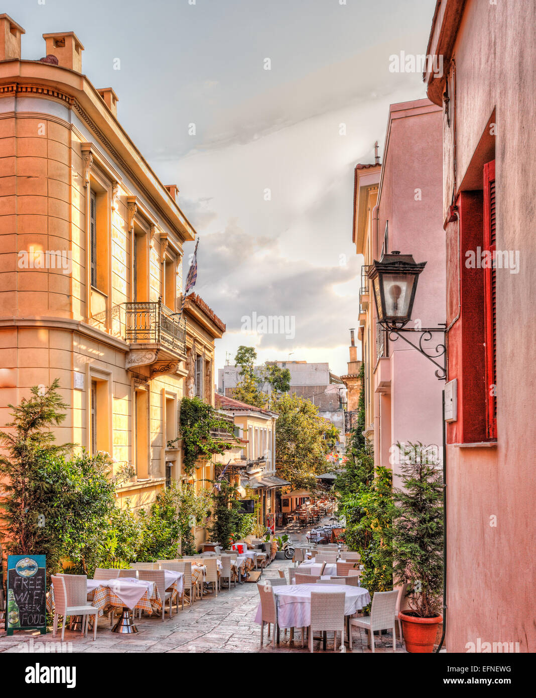 Un restaurant pittoresque de Plaka à Athènes, Grèce Banque D'Images