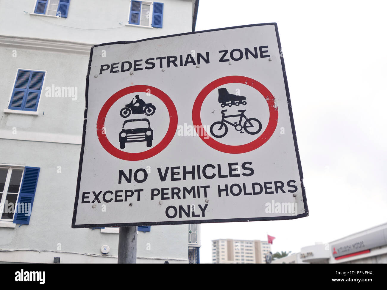 Signer, urban zone piétonne, pas de véhicules à l'exception des titulaires de permis, Gibraltar, territoire britannique d'outre-mer, Royaume-Uni, UK Banque D'Images