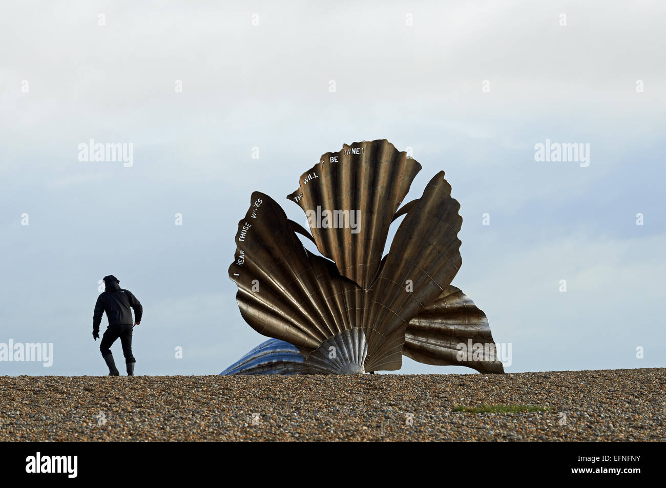 La sculpture de l'artiste de Suffolk Maggi Hambling, dédié au compositeur Benjamin Britten, Aldeburgh, Suffolk, UK. Banque D'Images