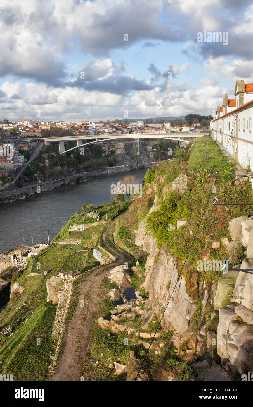 Infante D. Henrique Pont sur la rivière Douro entre Porto et Vila Nova de Gaia au Portugal. Banque D'Images