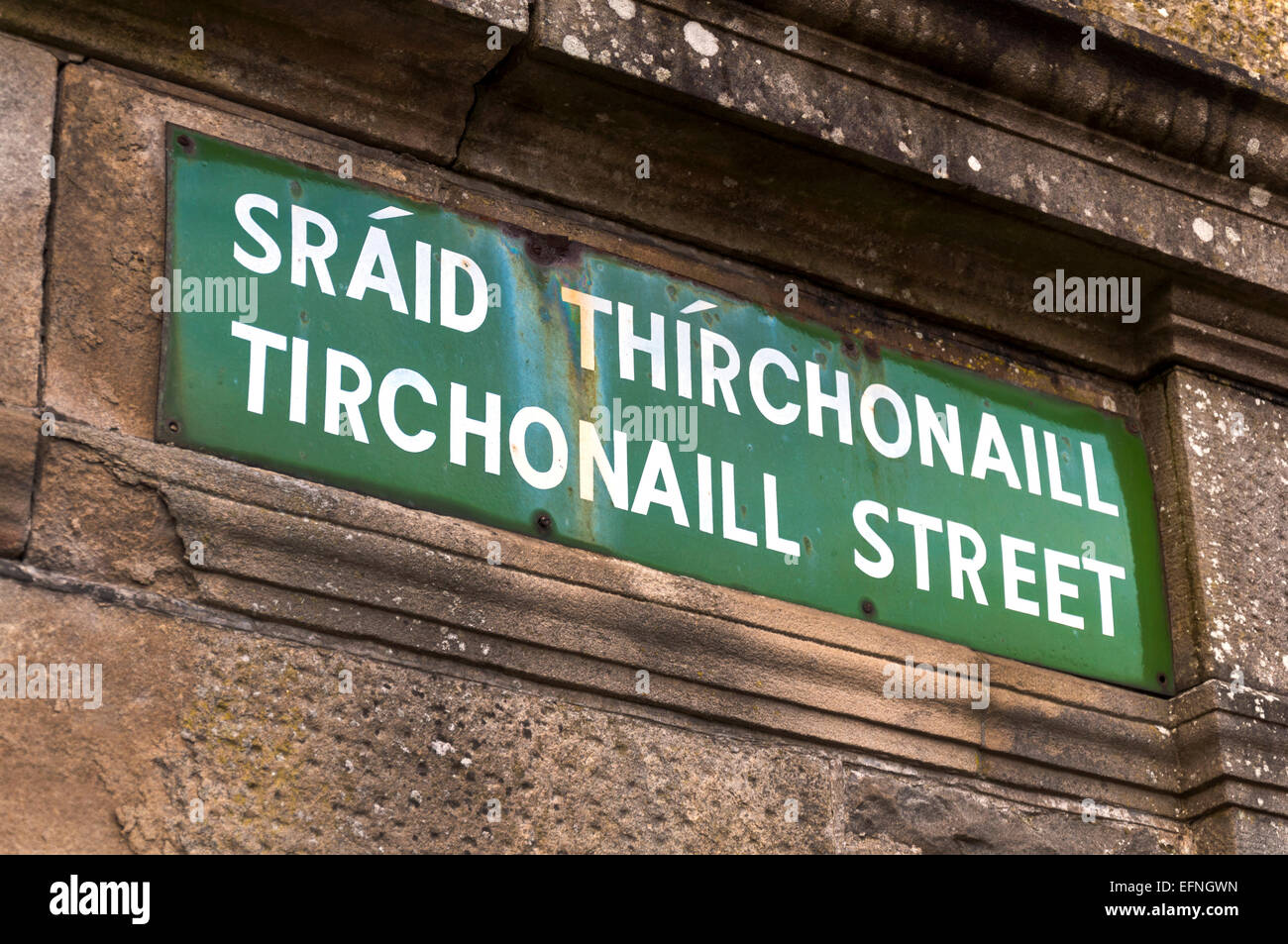 Tirchonaill Street sign en anglais et langue gaélique irlandais pour l'ancien nom de la ville de Donegal Irlande Donegal Banque D'Images