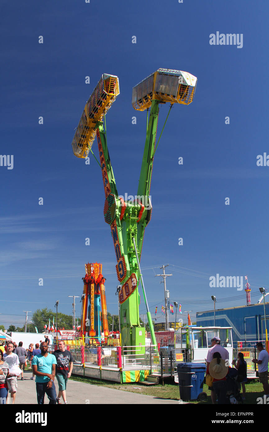 Carnival ride nommé Top Gun. Canfield juste. Foire du Comté de Mahoning. Canfield, Youngstown, Ohio, USA. Banque D'Images