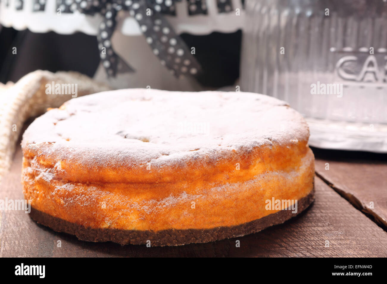 Cheesecake en boulangerie sur la table Banque D'Images
