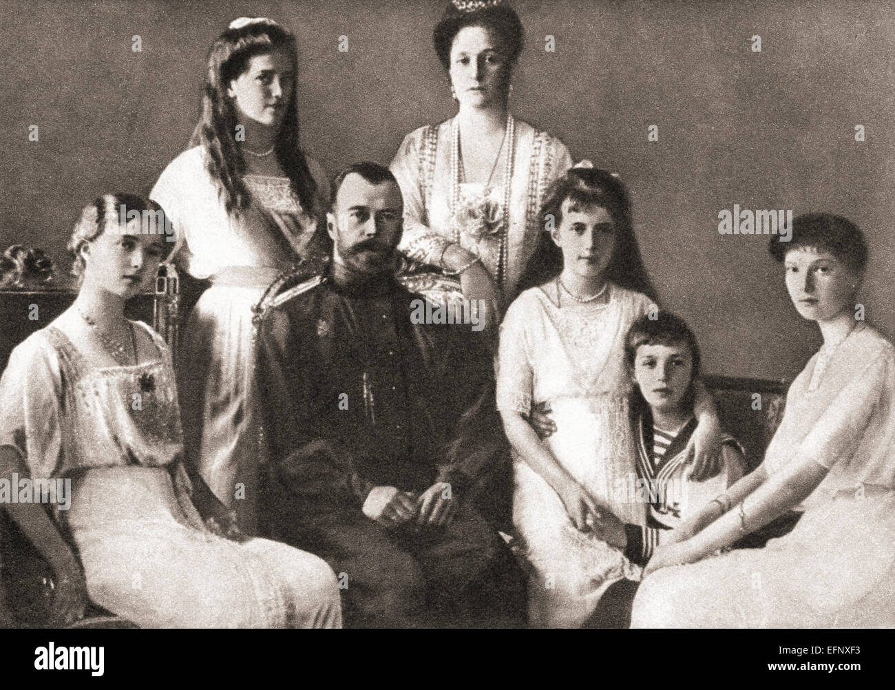 Tsar Nicolas II, son épouse, Alexandra Feodorovna, son fils, Alexei Nikolaevitch et ses quatre filles, Olga Nikolaïevna, Tatiana Nikolaïevna, Maria Nikolaevna et Anastasia Nikolaïevna, tous assassinés par les bolcheviks dans la nuit du 16/17 juillet 1918. Banque D'Images