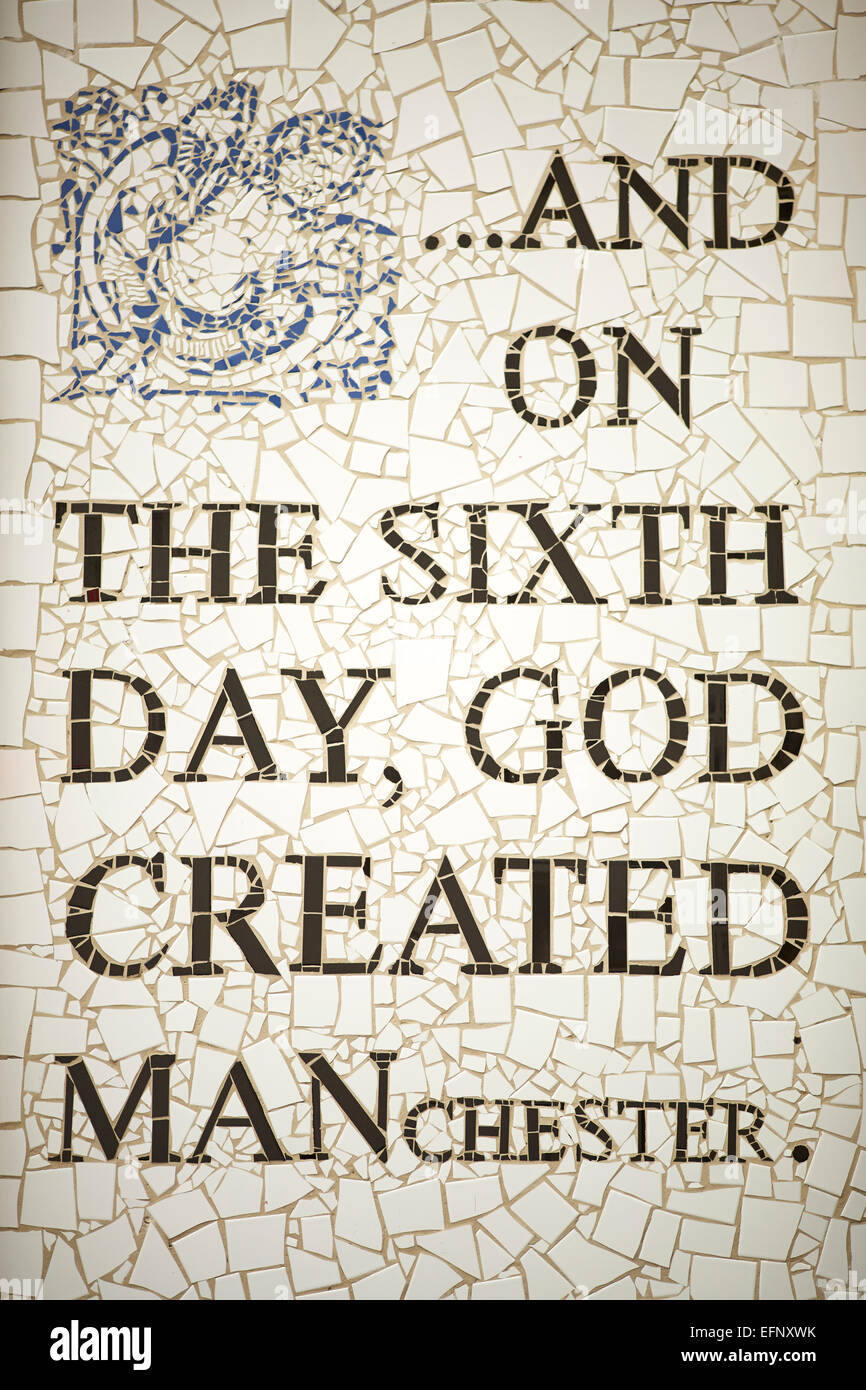Quart nord Manchester Uk mosaic par Mark Kennedy sur Affleck's (palace) illustrant le slogan et le sixième jour, Dieu Banque D'Images