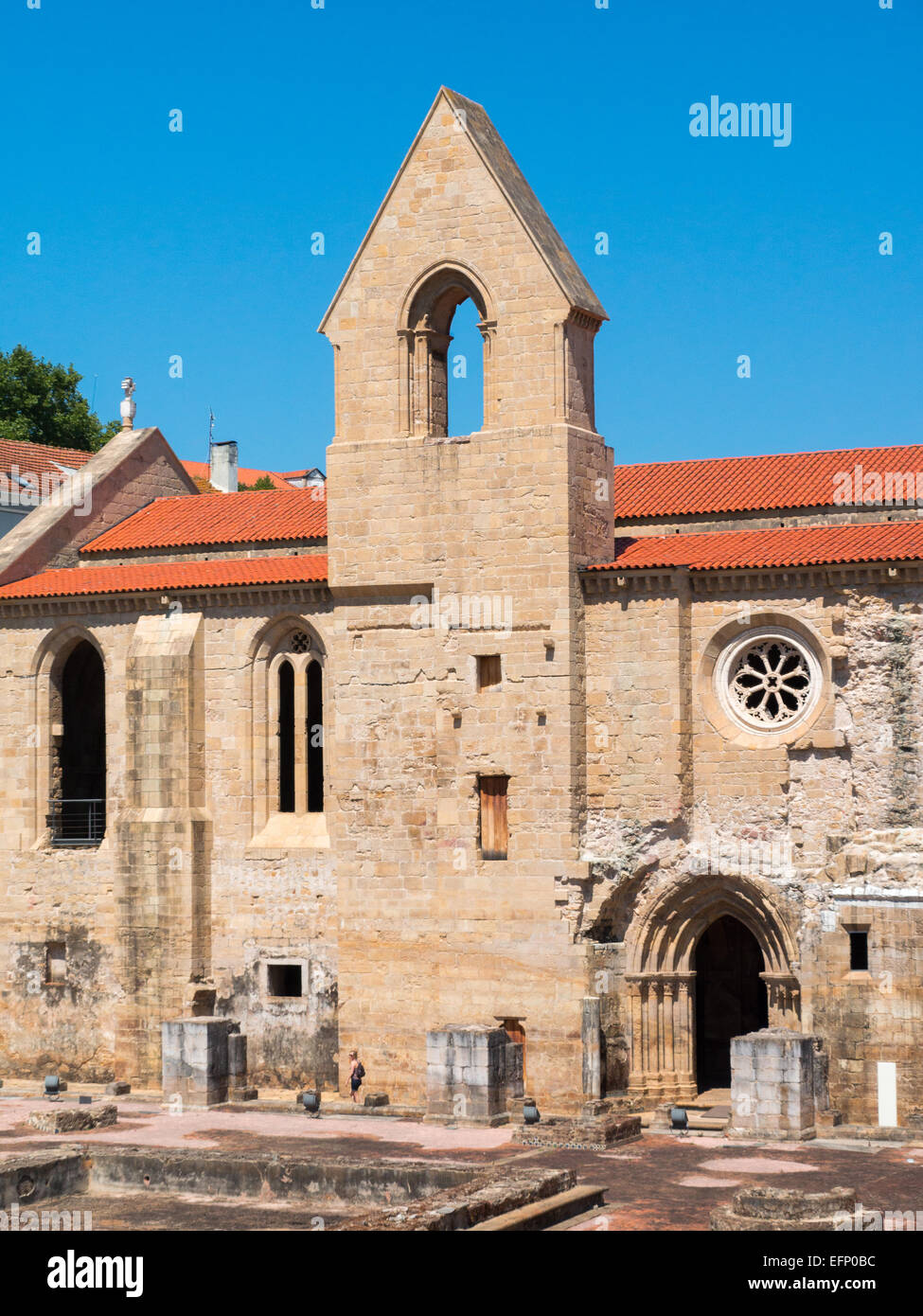 Façade Sud de la St Clare-le-vieux monastère avec rosace Banque D'Images