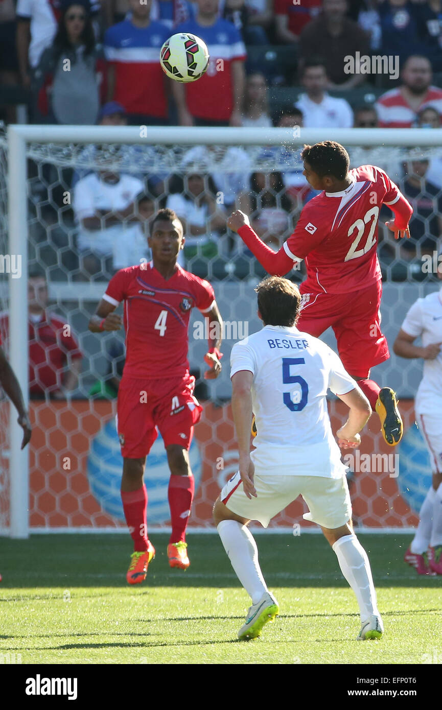 Carson, CA. Feb 8, 2015. Panama vs U.S.A., moyeu fusée Center de Carson, en Californie. Ismael Diaz # 22 chefs la balle claire dans la deuxième moitié. Credit : Cal Sport Media/Alamy Live News Banque D'Images