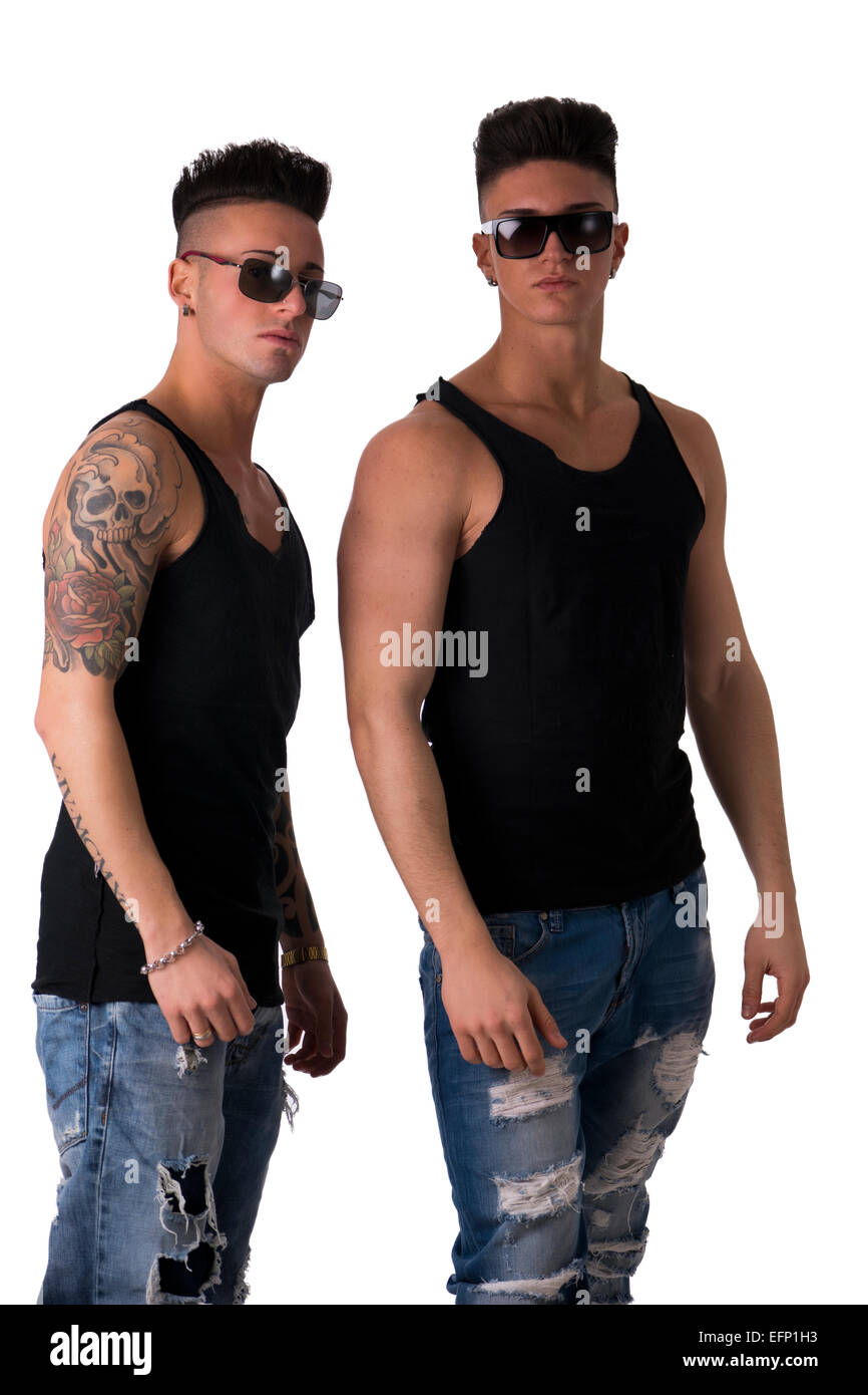 Deux amis de sexe masculin à la mode de la hanche en studio shot Banque D'Images