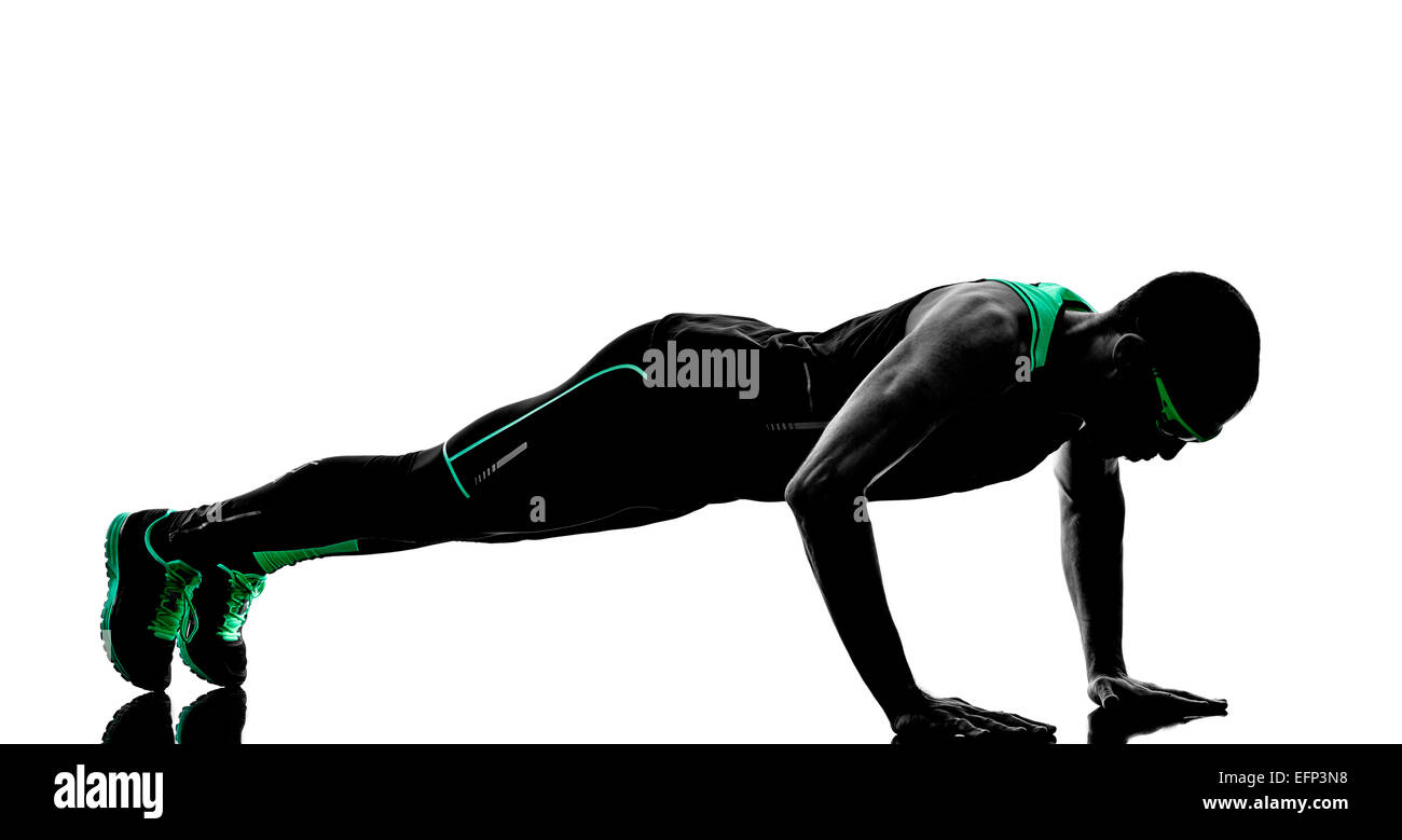 Un homme l'exercice de remise en forme silhouette push ups en isolé sur fond blanc Banque D'Images