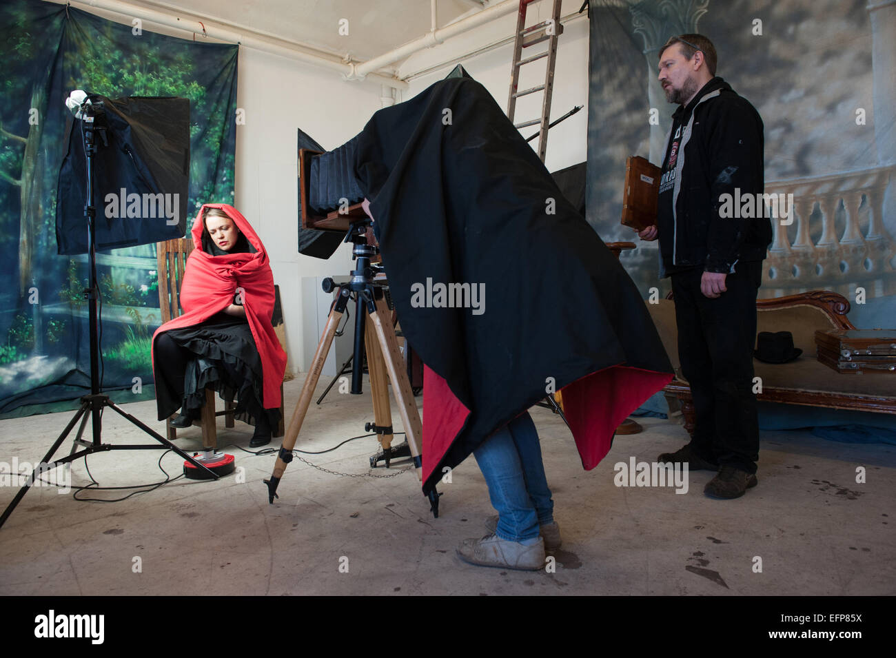 Un atelier organisé par le collodion humide John Brewer pour marquer le bicentenaire de la photographie année pioneer Julia Margaret Cameron. L'apprentissage Banque D'Images