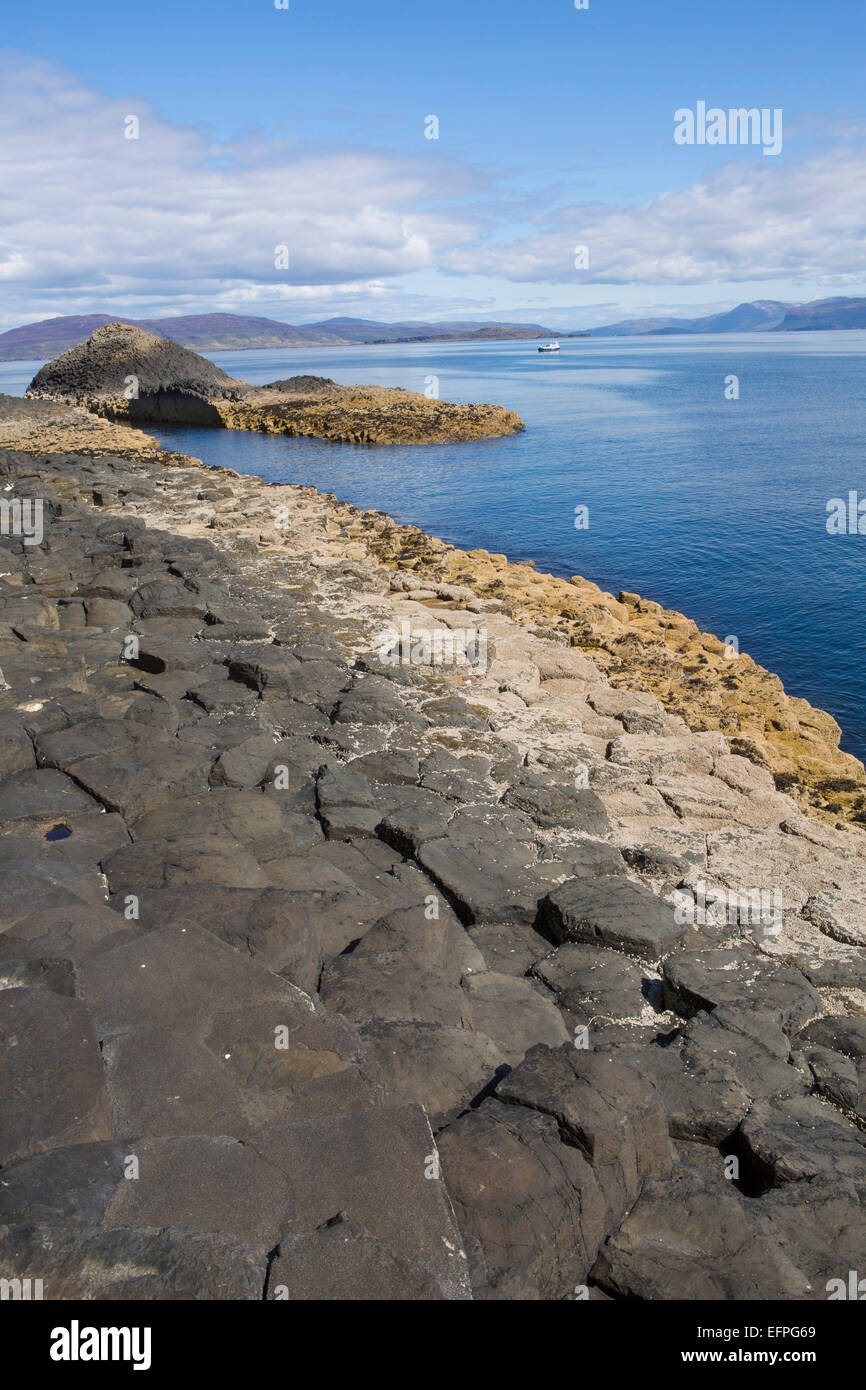 Les colonnes de basalte, l'île de Staffa, Hébrides intérieures, Ecosse, Royaume-Uni, Europe Banque D'Images