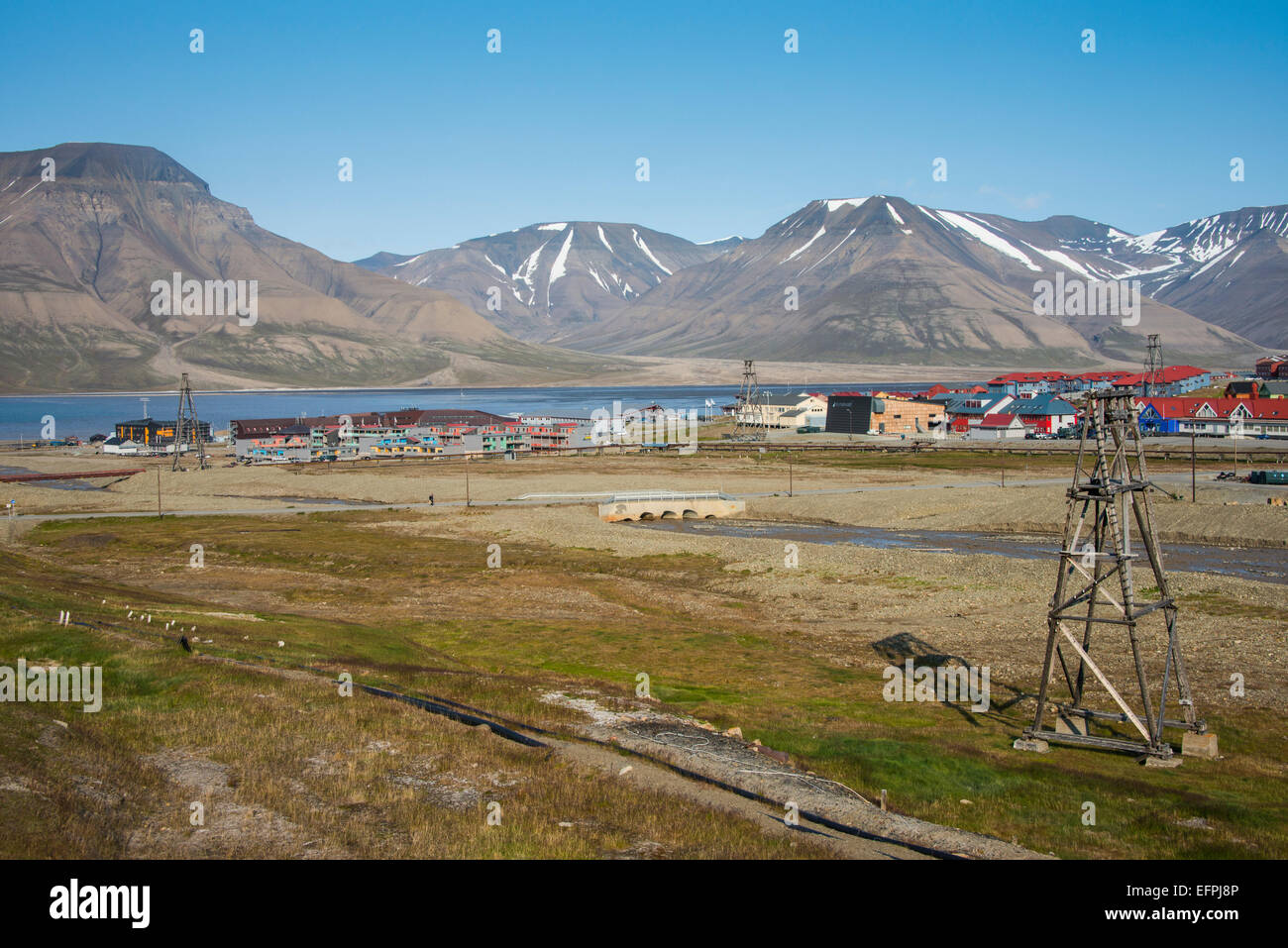 Vue sur Longyearbyen, Monte Carlo, Norvège, Scandinavie, Europe Banque D'Images