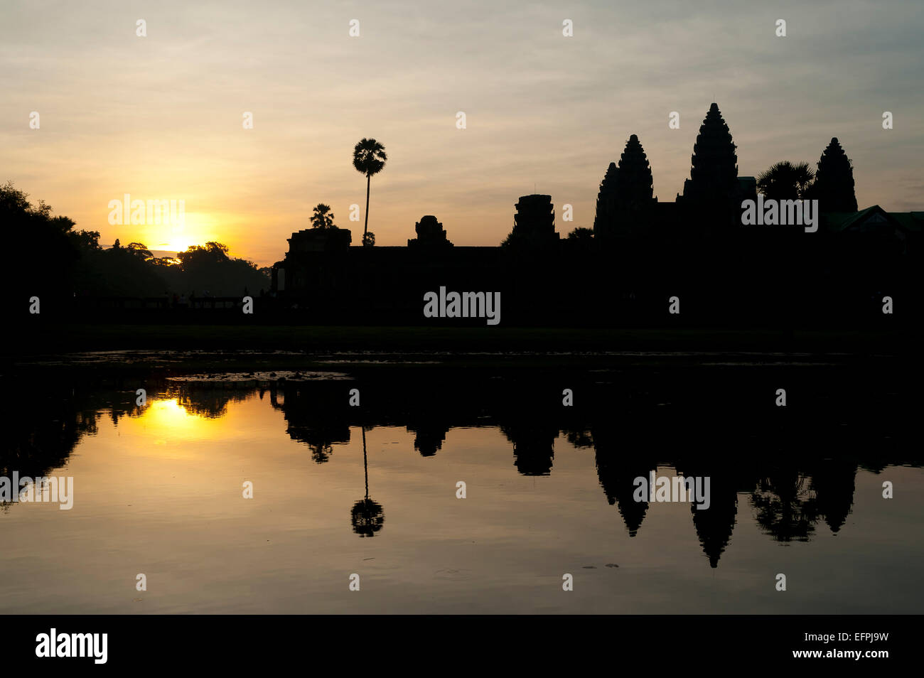 Angkor Vat au lever du soleil, Angkor Wat Temple complexe, l'UNESCO, Angkor, Siem Reap, Cambodge, Indochine, Asie du sud-est Banque D'Images